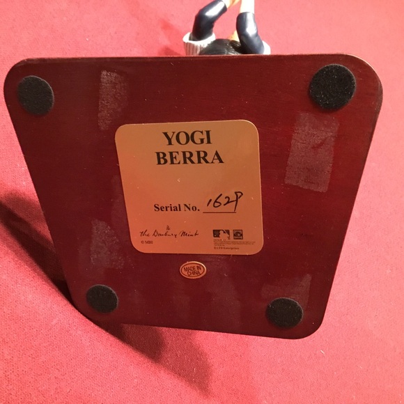 Danbury Mint Yogi Berra, New York Yankees figurine - Picture 4 of 4